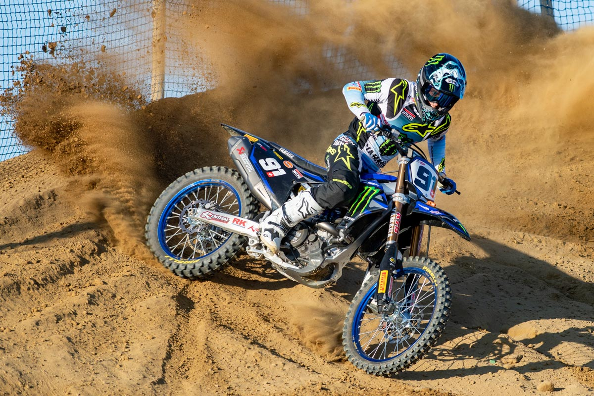 VFX-WR 06: The Ultimate Off-Road Motorcycle Racing Helmet for Extreme Sports Enthusiasts