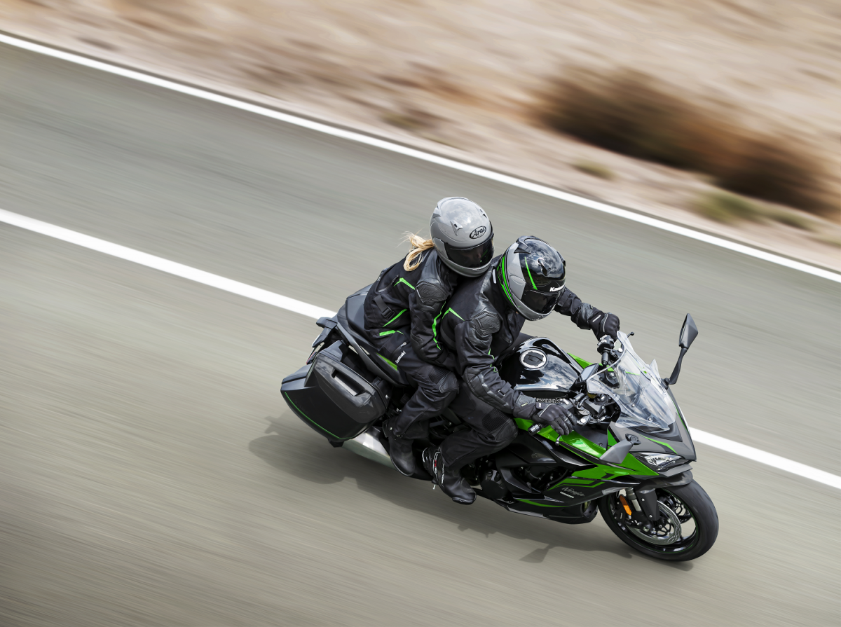 Kawasaki Unveils 2024 Ninja 250: Stylish, Lightweight, and Performance-Oriented